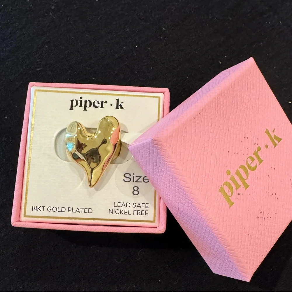 Piper K Gold Plated Heart Ring- fun for Valentine’s Day or all year long💛size 8